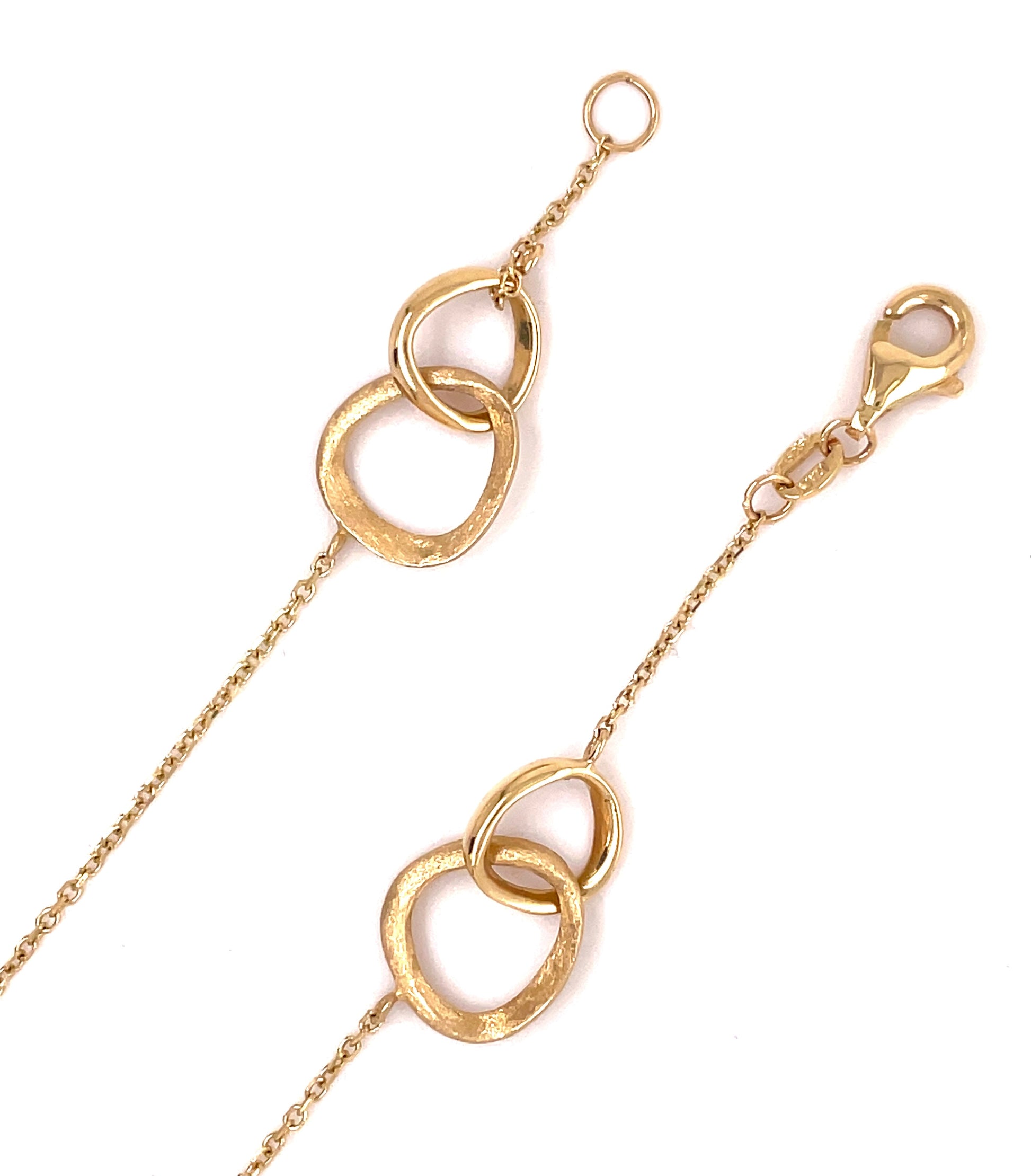 14k Italian Gold Circle Bracelet Top view clasp unfastedned